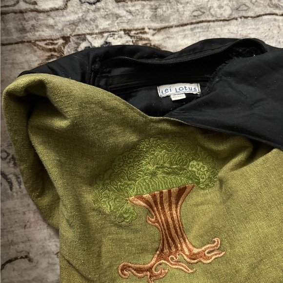 Green and Black Lei Lotus Embroidered Bag - Picture 1 of 5